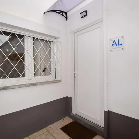 Cozy Near The דירה קסקאיס